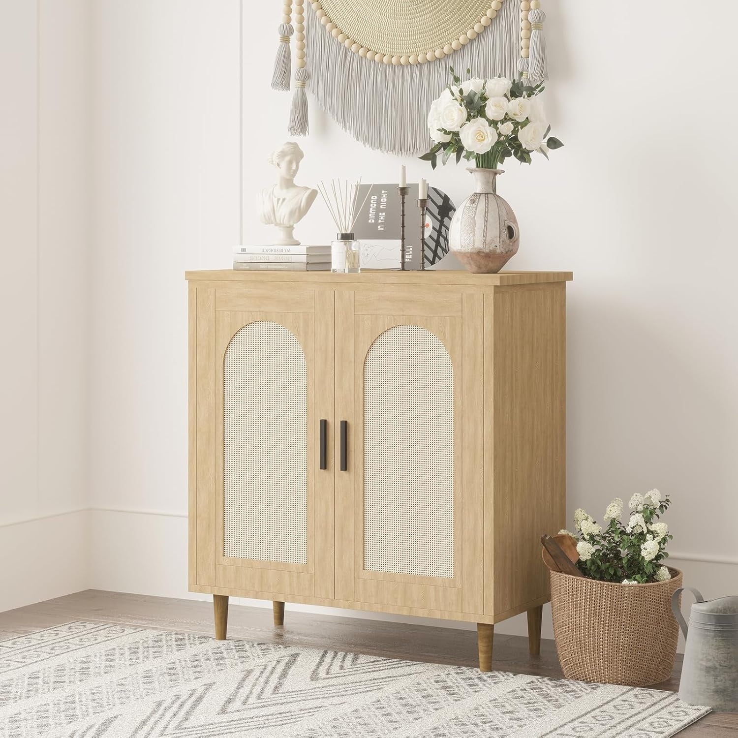 Meuble scandinave en MDF avec deux portes et facade rotin synthetique, rangement naturel pour maison contemporaine