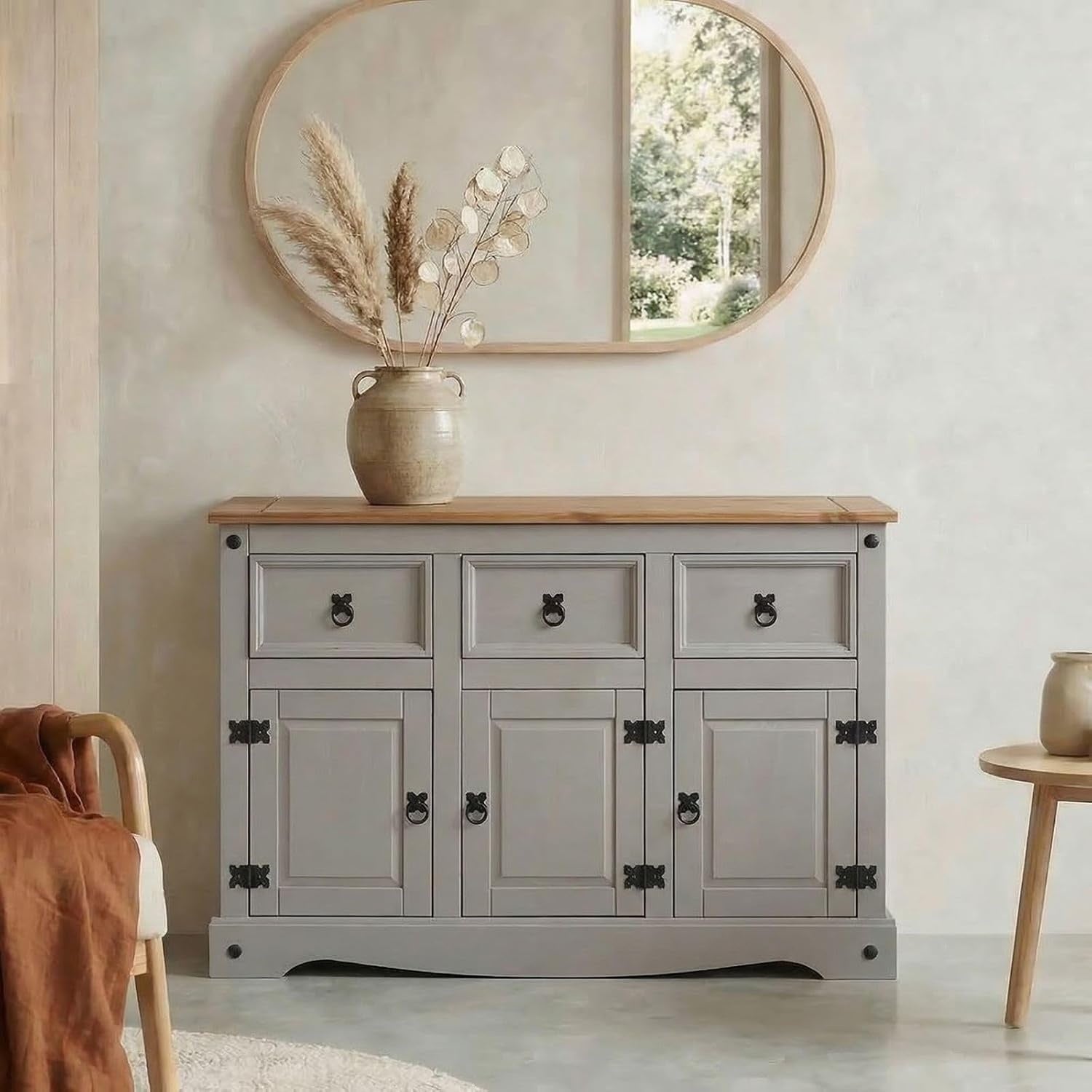 Buffet de rangement en bois massif 125 cm avec trois tiroirs et trois portes, style rustique pour interieur chaleureux